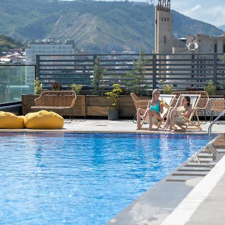 Royal Tulip Hotel & Casino, Tbilissi Extérieur photo Rooftop pool