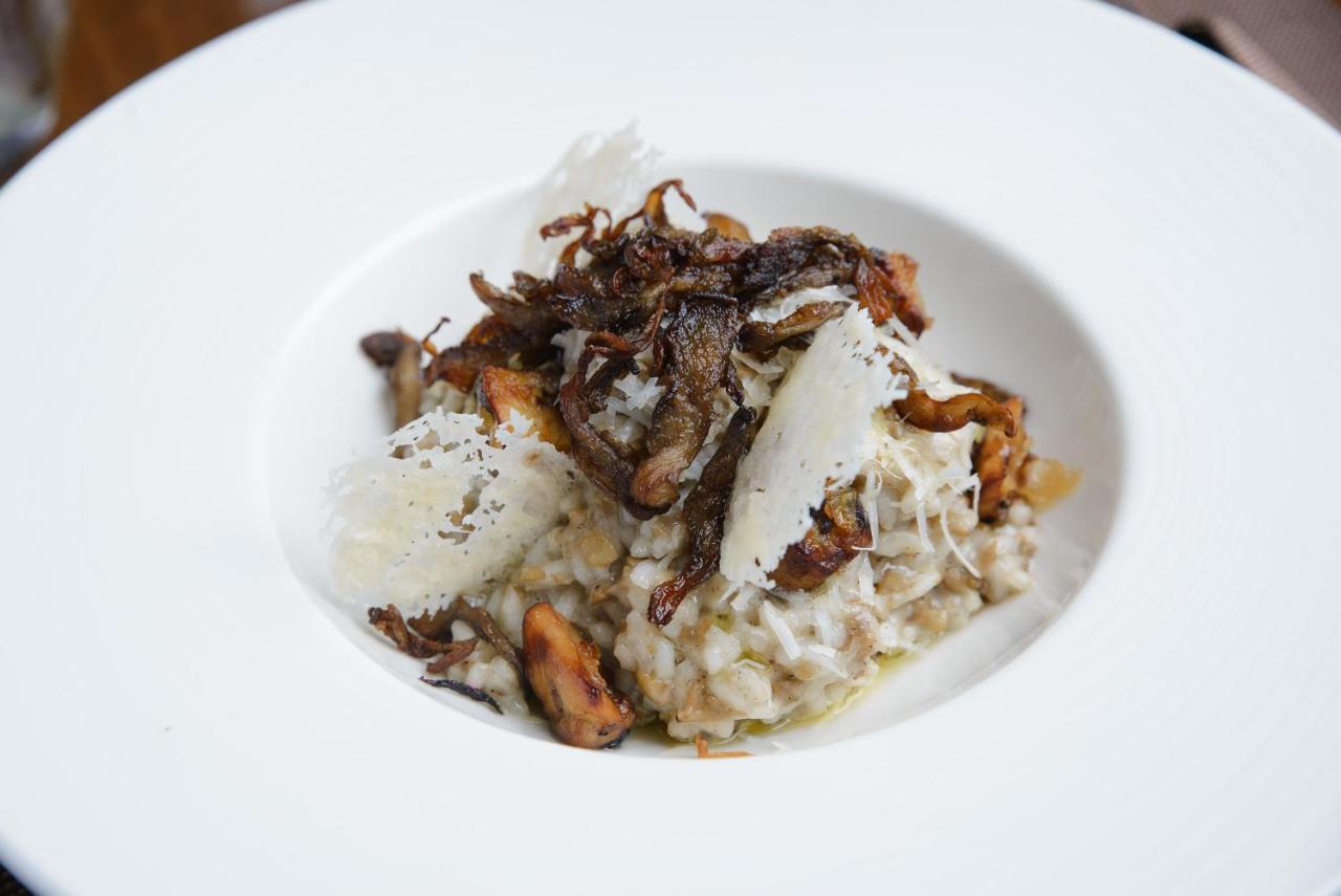 Royal Tulip Hotel & Casino, Tbilissi Extérieur photo A risotto with black truffle