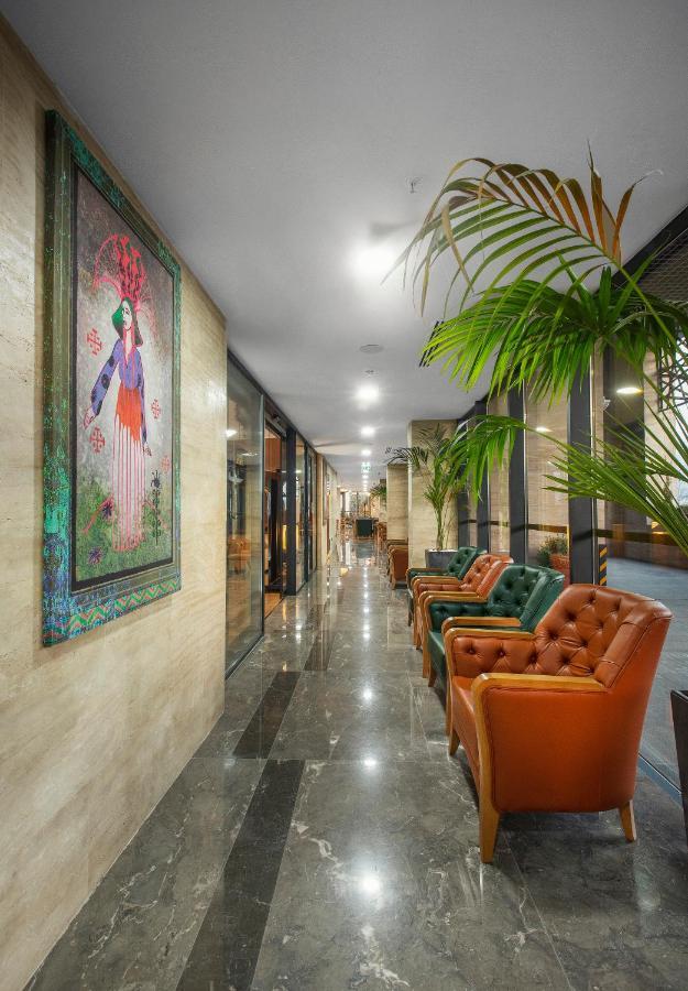 Royal Tulip Hotel & Casino, Tbilissi Extérieur photo Lobby
