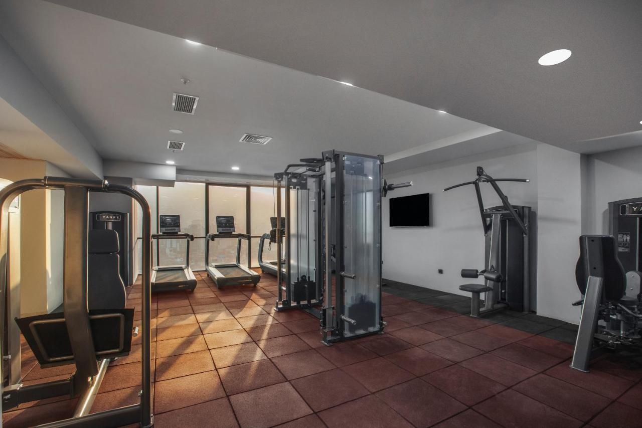 Royal Tulip Hotel & Casino, Tbilissi Extérieur photo The gym at the hotel