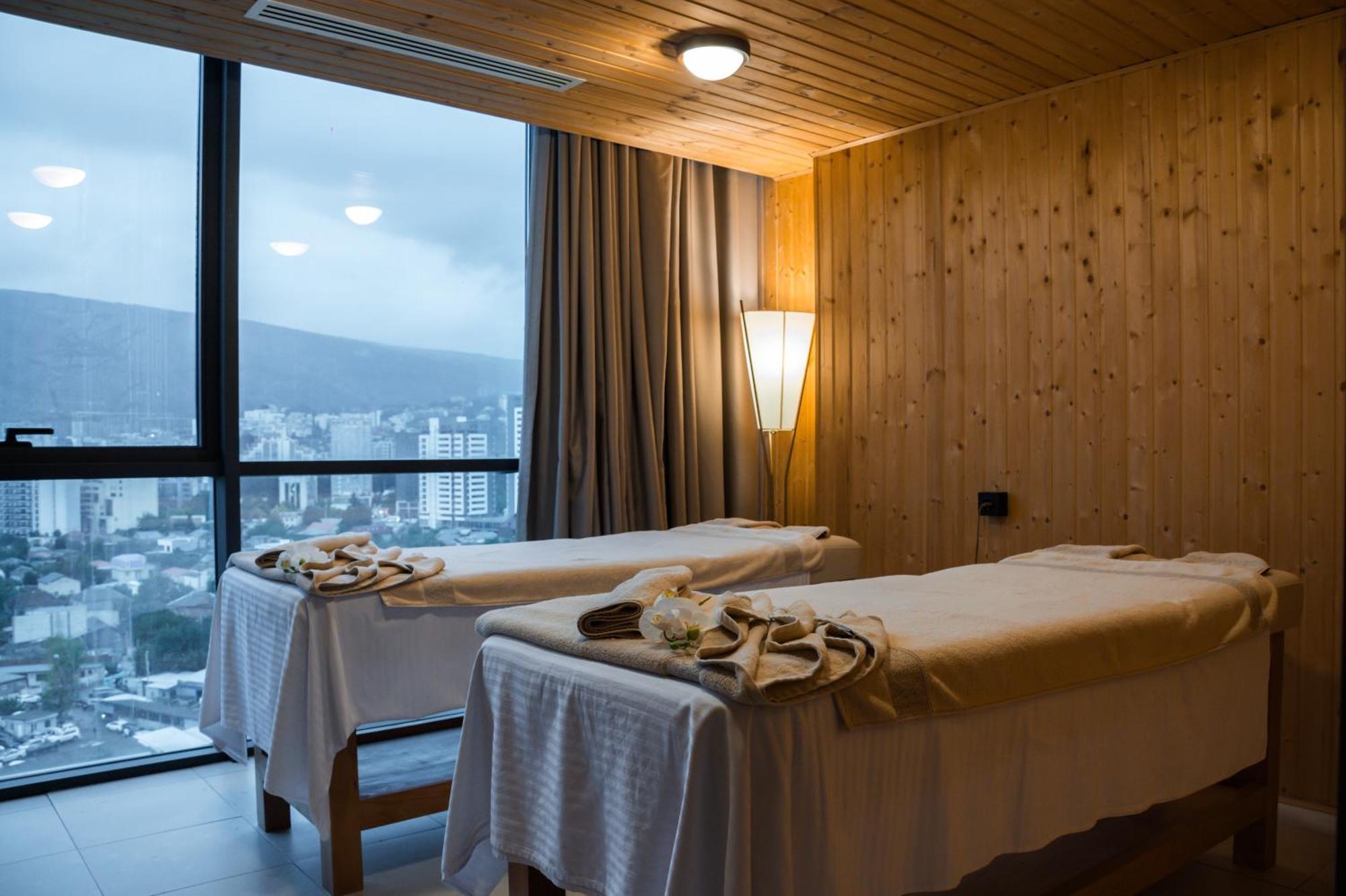 Royal Tulip Hotel & Casino, Tbilissi Extérieur photo Massage beds